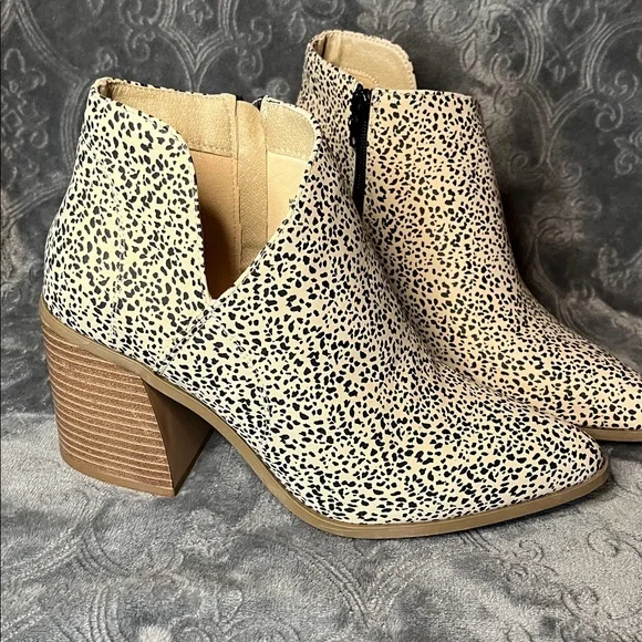 Serra Cream and Black Patterned Ankle Booties - Picture 2 of 8